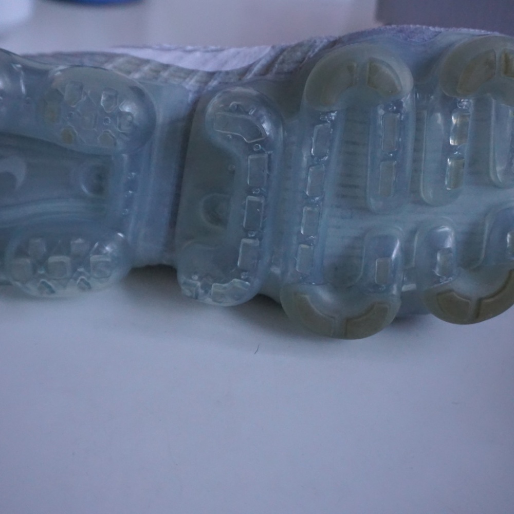 NIKE | WOMEN'S NIKE AIR VAPORMAX FLYNIT - Picture 8 of 13